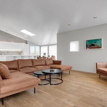 Luxury Villa With River View Laugaras Екстер'єр фото