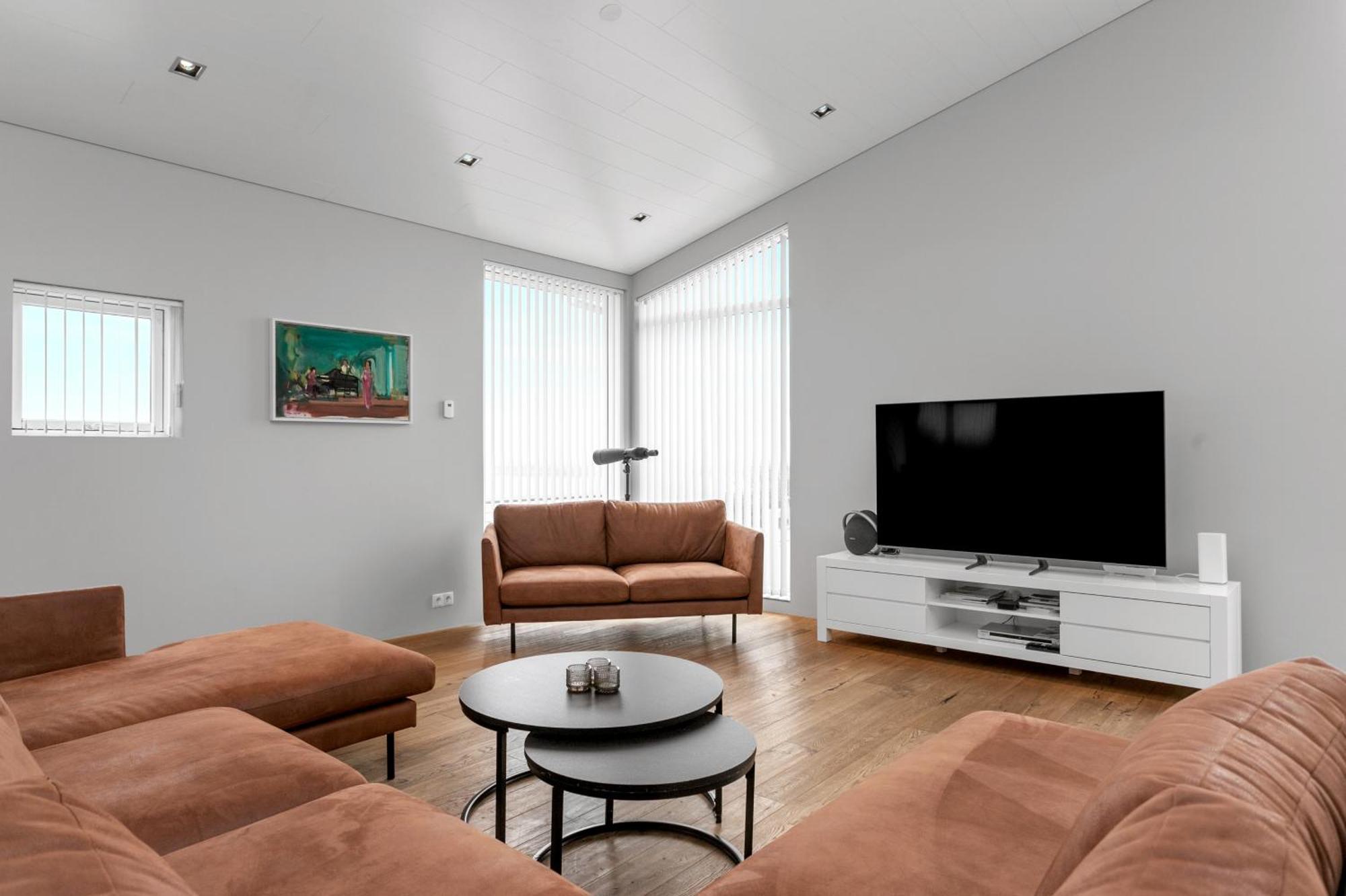 Luxury Villa With River View Laugaras Екстер'єр фото