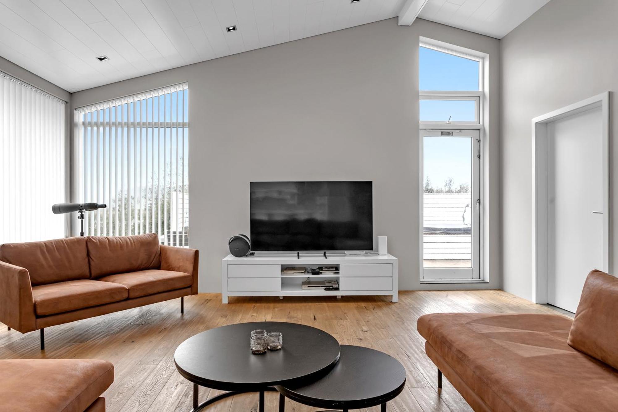 Luxury Villa With River View Laugaras Екстер'єр фото