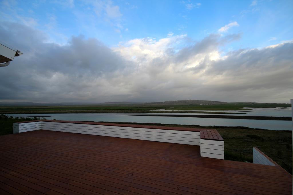 Luxury Villa With River View Laugaras Екстер'єр фото