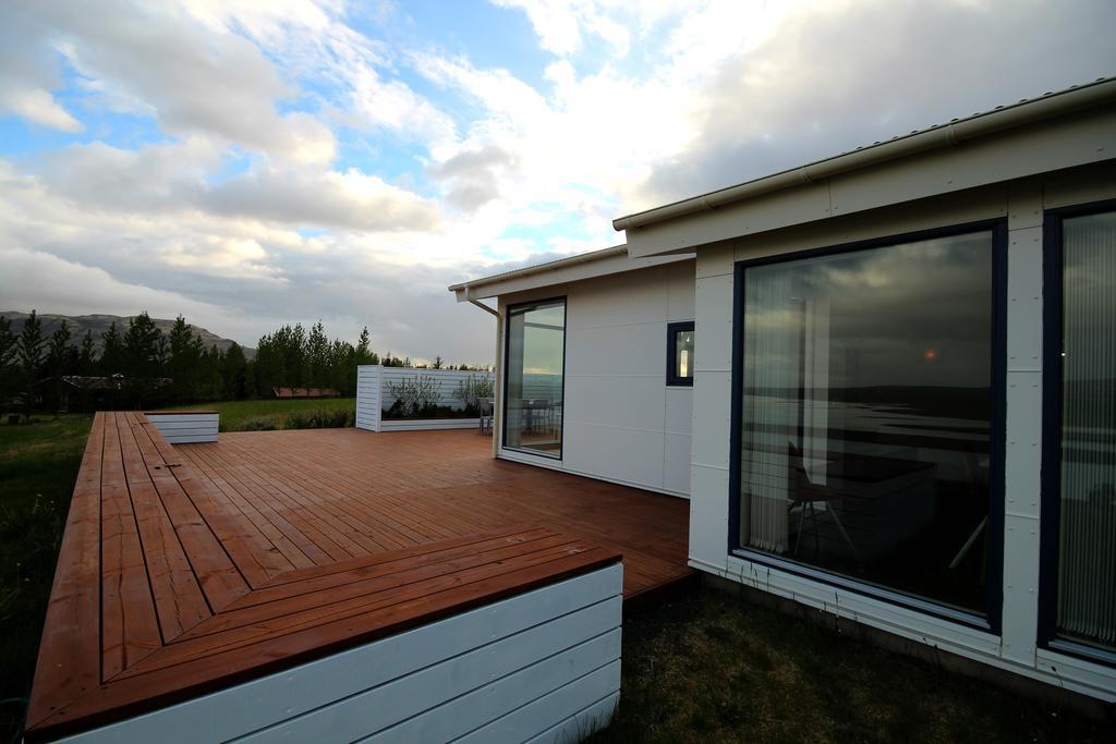 Luxury Villa With River View Laugaras Екстер'єр фото
