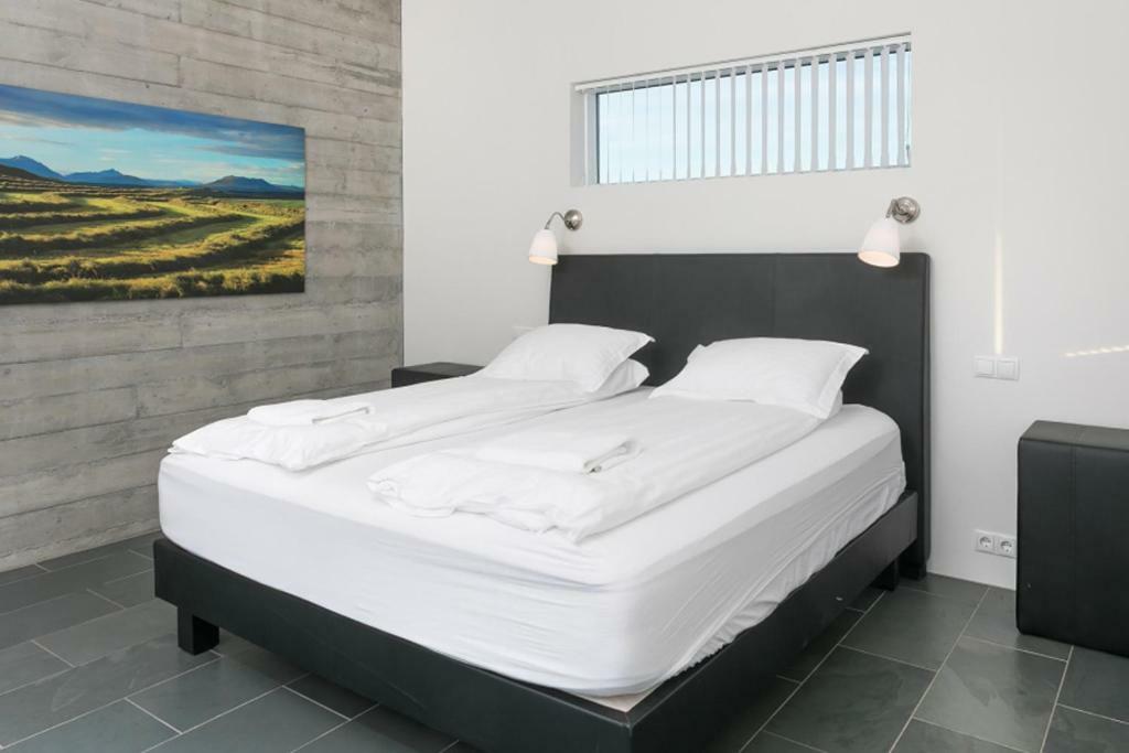 Luxury Villa With River View Laugaras Екстер'єр фото