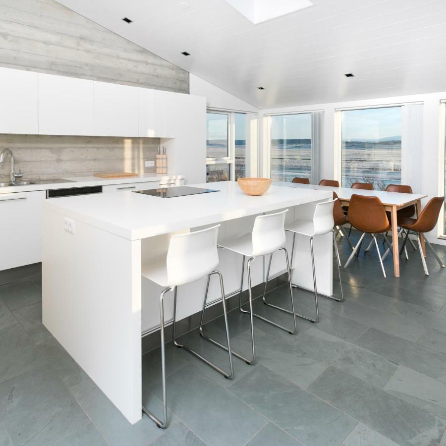 Luxury Villa With River View Laugaras Екстер'єр фото